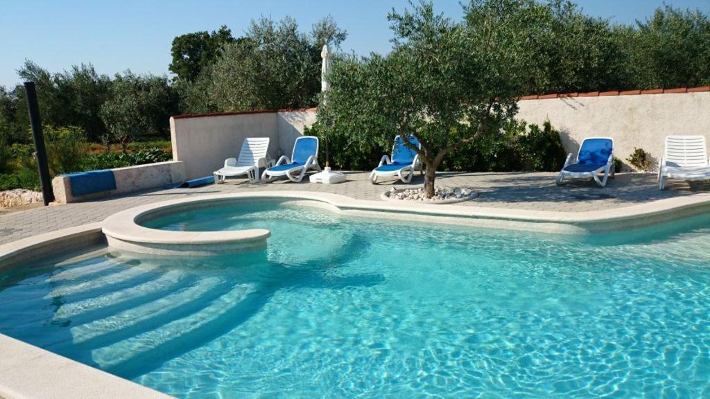Apartments Villa Oliva Peroj Exterior foto